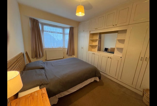 Gorgeous Bedroom in Mixed Friendly Hse- Bills Inc  Main Photo