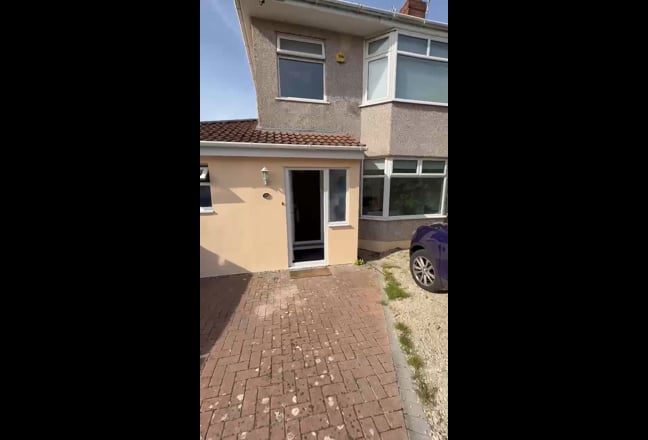 2 Double Rooms available - Kenmore Drive Main Photo