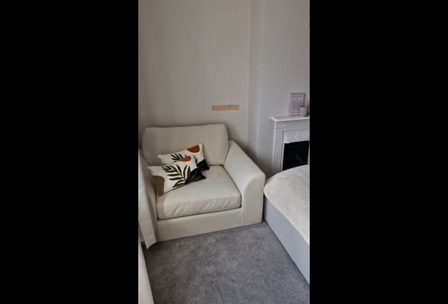 Large Double Room Available - Some Included  Main Photo