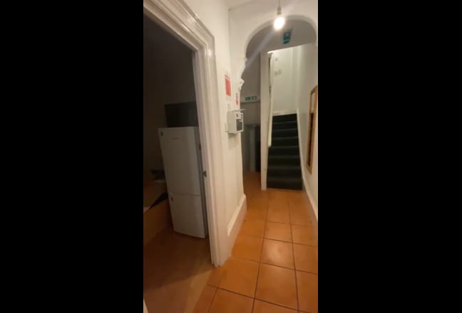 *Quiet Professional Room near City Centre* Main Photo