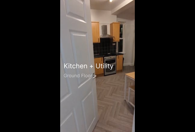 Rooms available in a newly refurbished house Main Photo