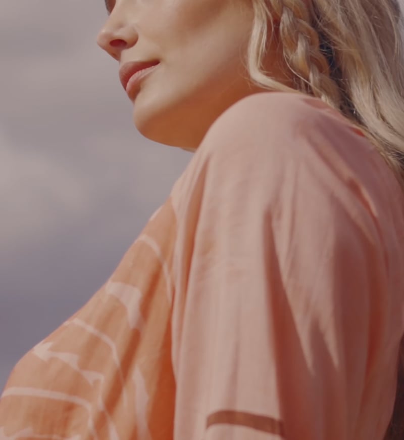 Vidéo: Robe Longue Aida