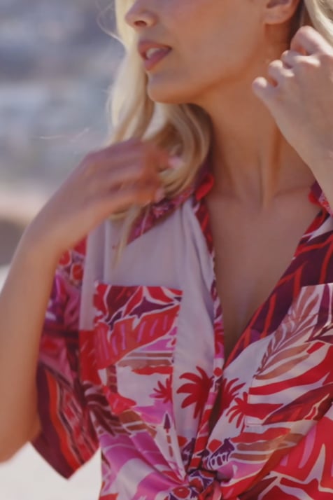 Vidéo: Short Kassie Rouge