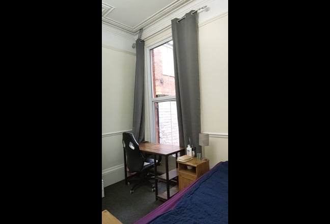 Room in a friendly, professional house Main Photo