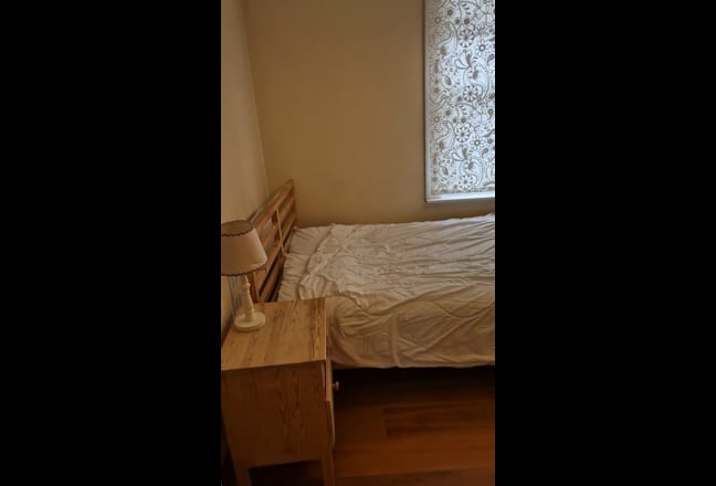 Central Egham Double Room &pound;700 inc All Bills  Main Photo