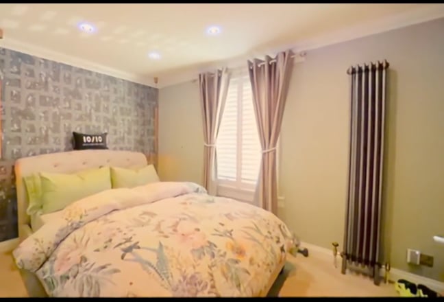 1 Double Bedroom  Main Photo