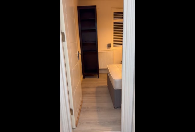 Single Room Available to Rent  Main Photo