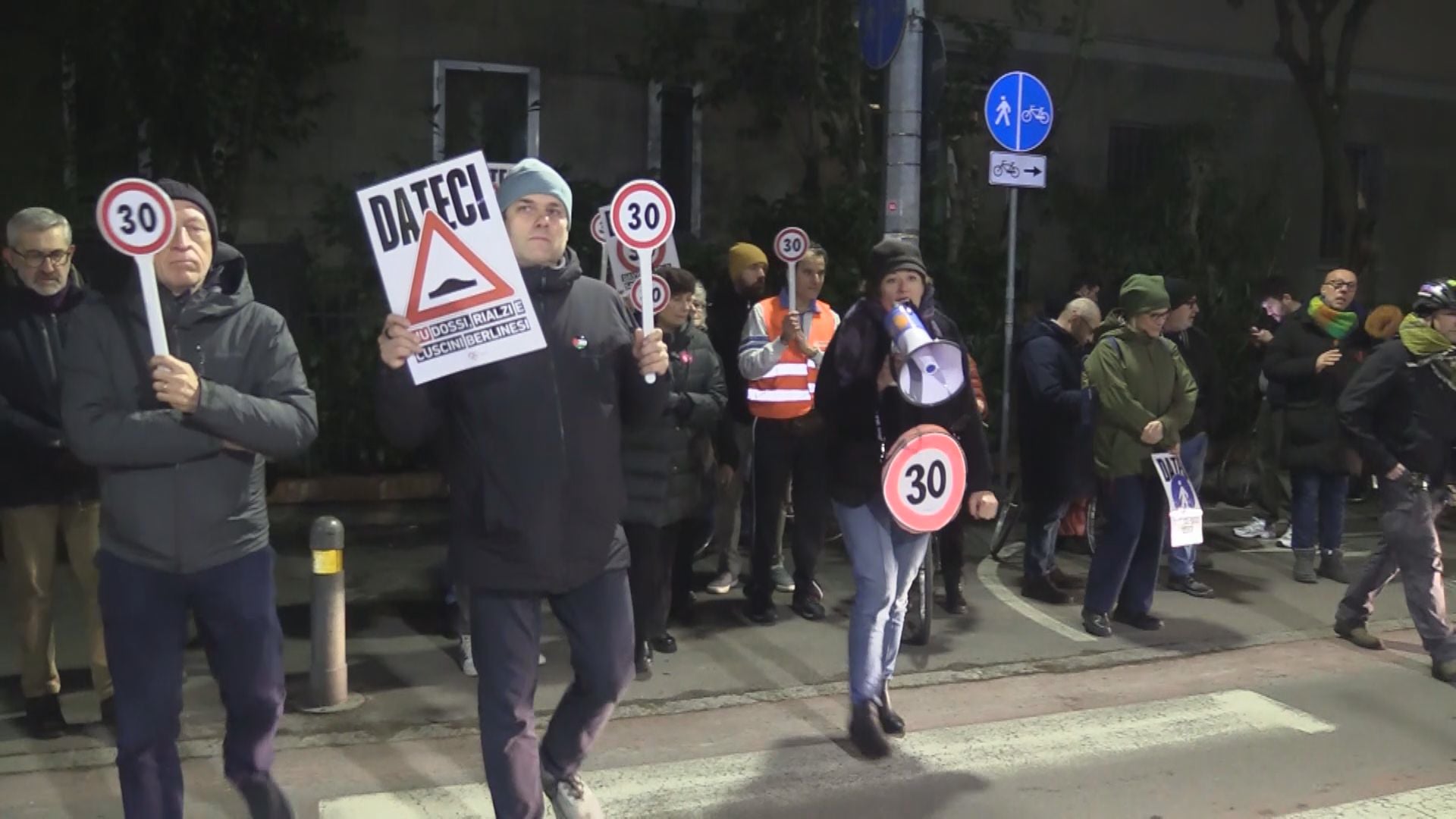 Città 30, presidio dei comitati in Via Azzurra: “E’ una questione di civiltà”