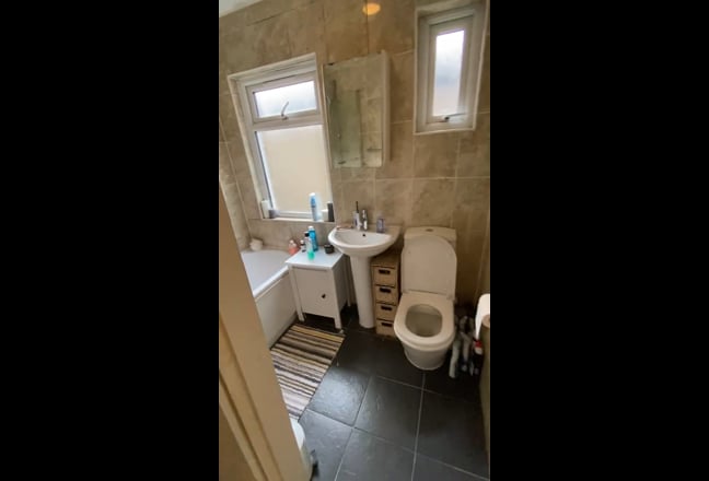 Lovely home with easy access to the Elizabeth Line Main Photo