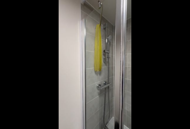 Spacious Double room  - All Bills Included  Main Photo