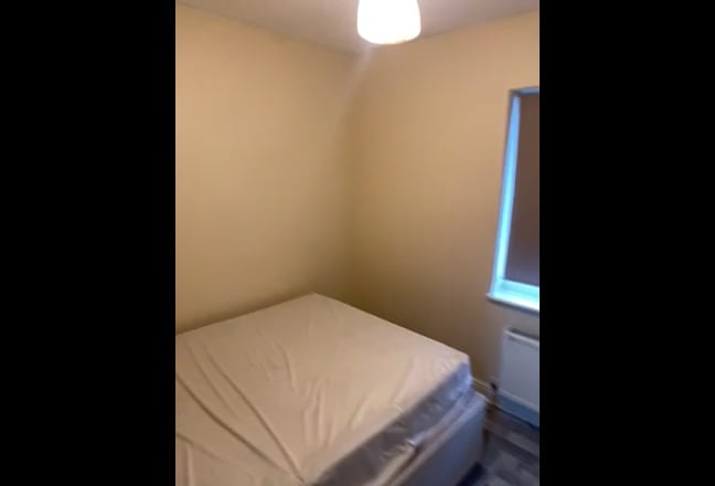 Single Bed with your own bathroom! Nice flat.  Main Photo