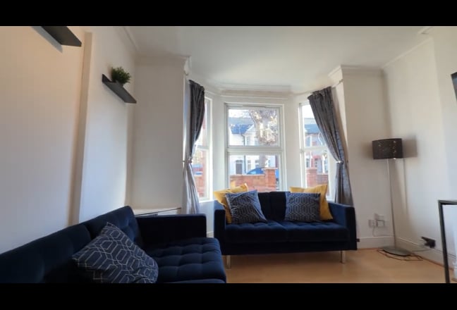 Group of Professionals Wanted–Whole House to Rent Main Photo