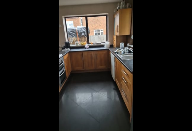 Middle of no where. No public transport Main Photo