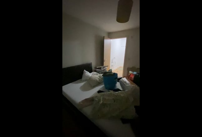 Large En-Suite Room in Cosy Flat Main Photo