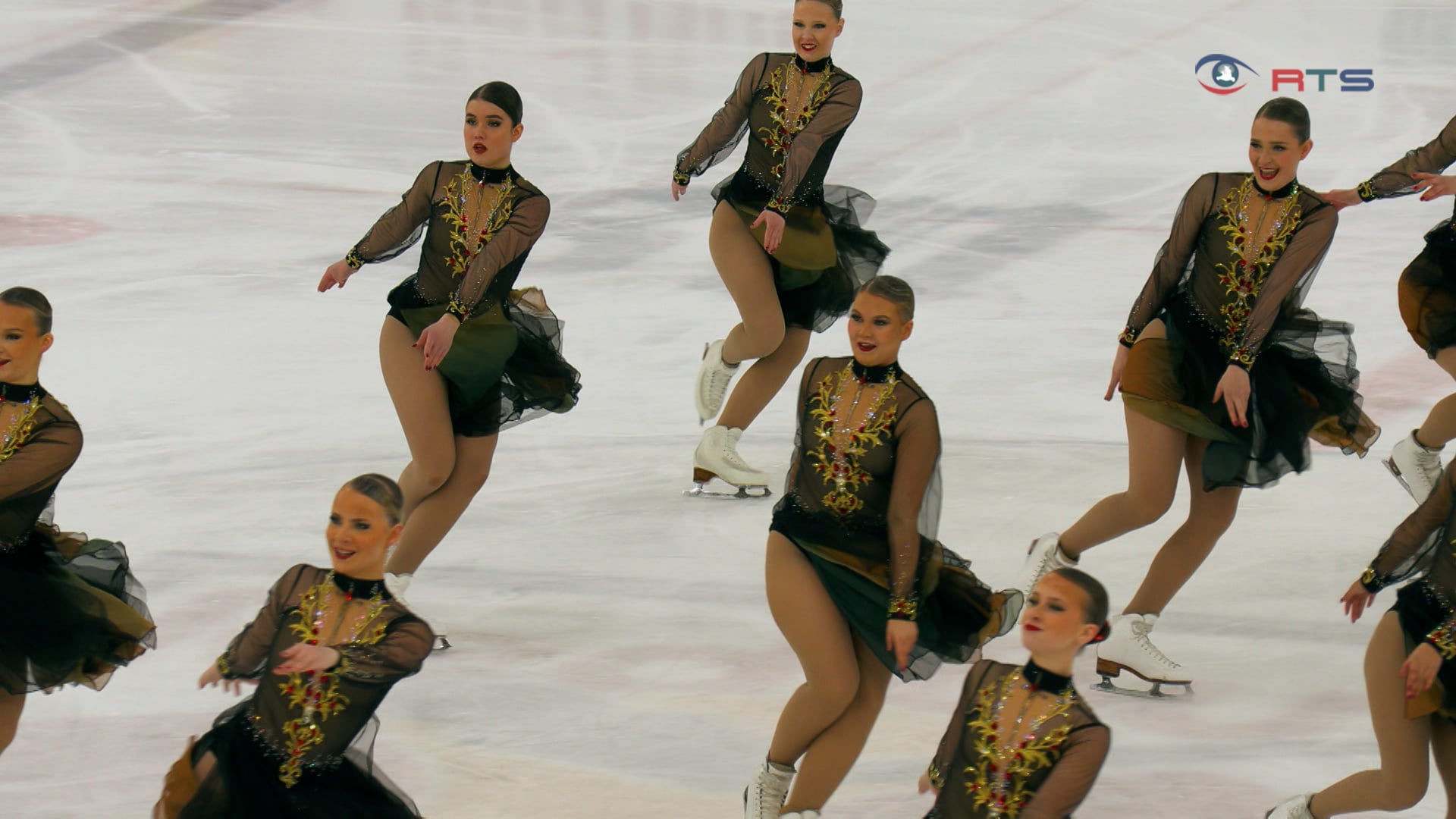 eleganz-und-koerperbeherrschung-salzburgs-beste-eiskunstlaeufer-glaenzen-beim-mozartcup