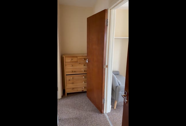 Beautiful One-Bedroom flat in Reding Town Center Main Photo