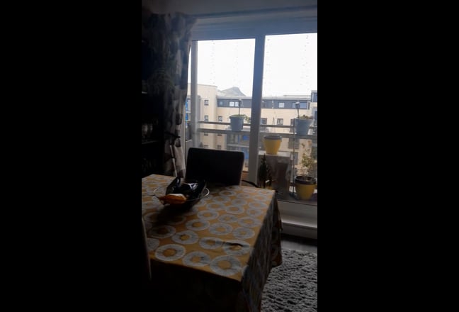 Bright sunny double room near central Edinburgh Main Photo
