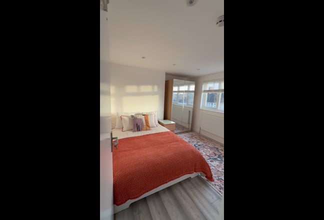 En-suite Double | 20m to Marylebone | Family Home Main Photo