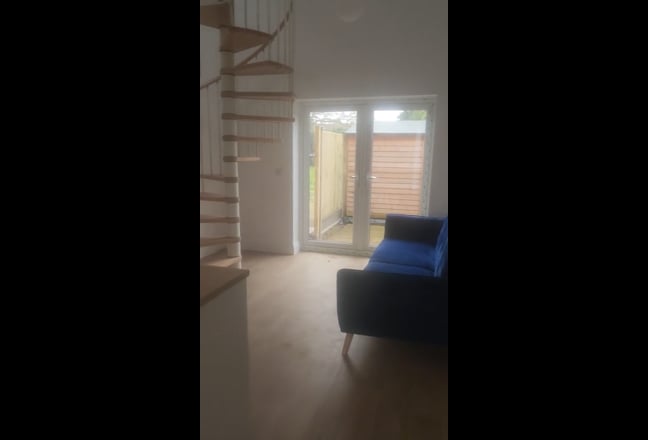 Self contained split level studio flat Main Photo