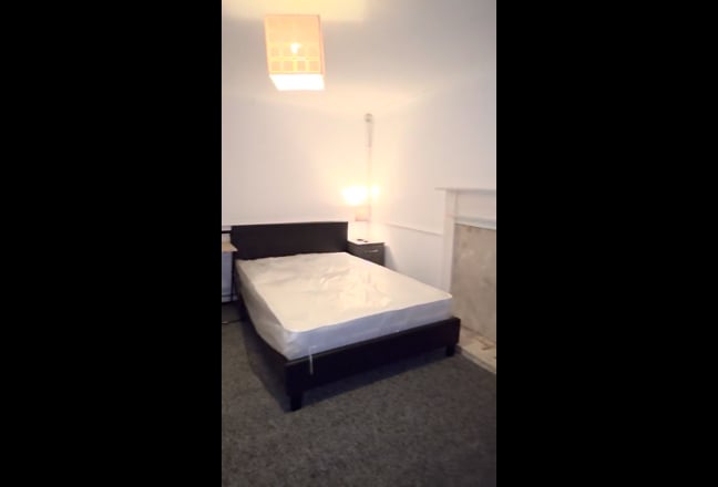 Immaculate furnished rooms close to city center  Main Photo