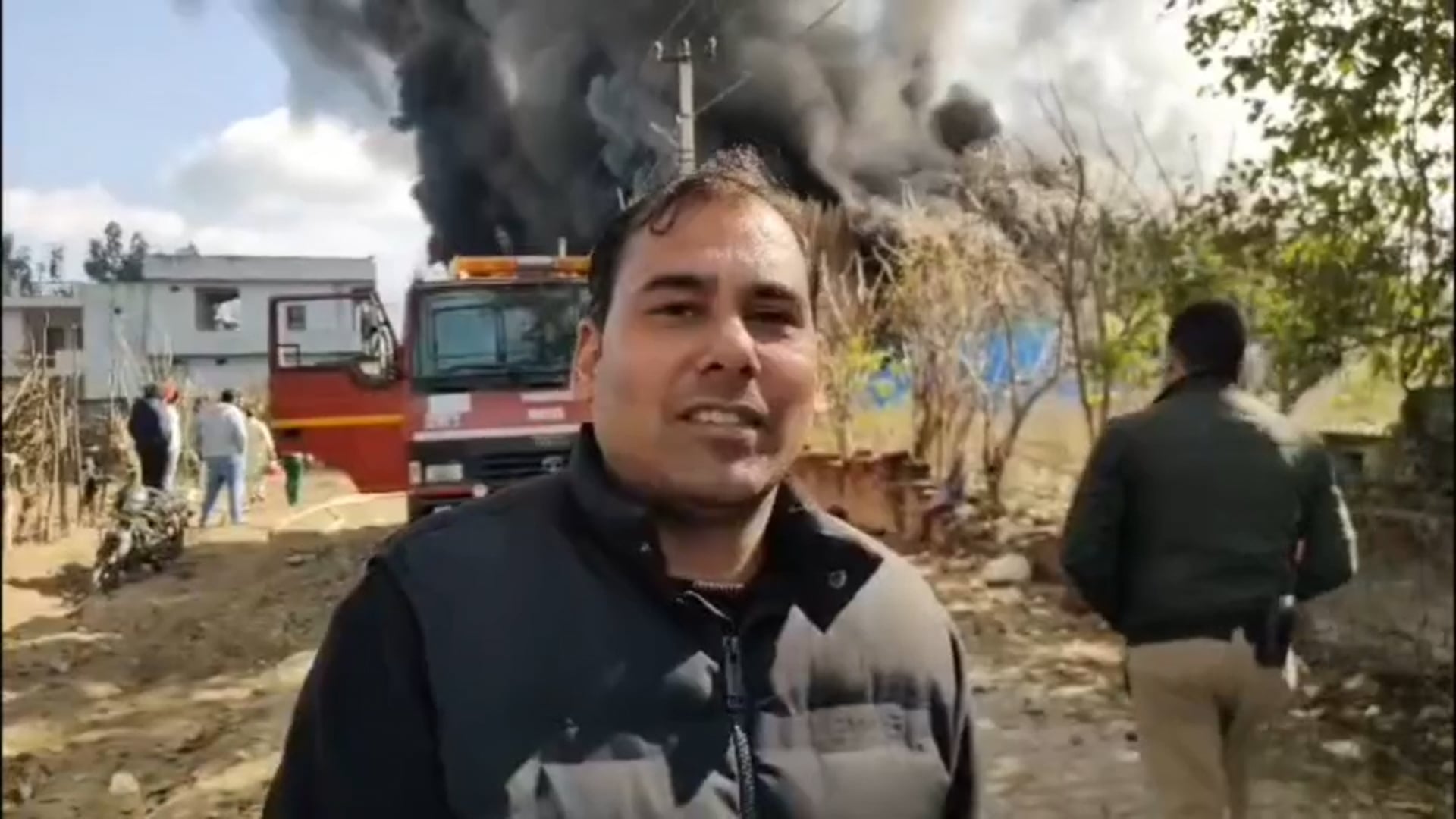 हरिद्वार! बैरागी कैंप स्थित प्रकाश टैंट हाउस में लगी भीषण आग! मची अफरा तफरी!