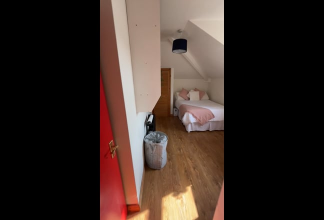 Room to rent on Fitzroy Avenue Main Photo