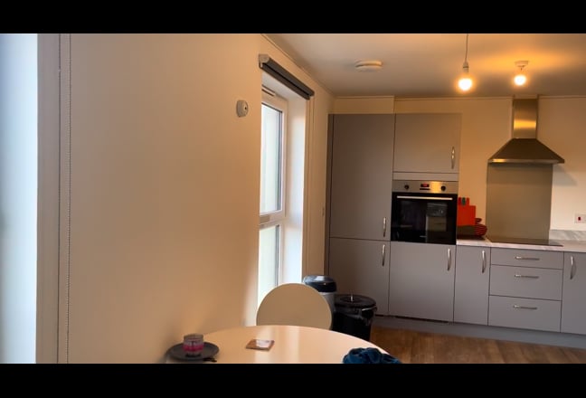 Spacious En-Suite Double with Parking – Bonnington Main Photo