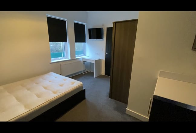Stylish Living - En-Suite Rooms By Soton Airport! Main Photo
