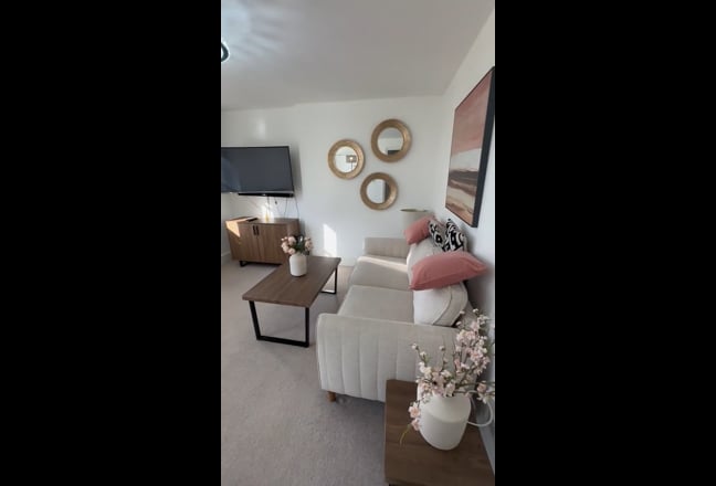 107WR - Stunning 1-Bedroom Flat in Earl's Court  Main Photo