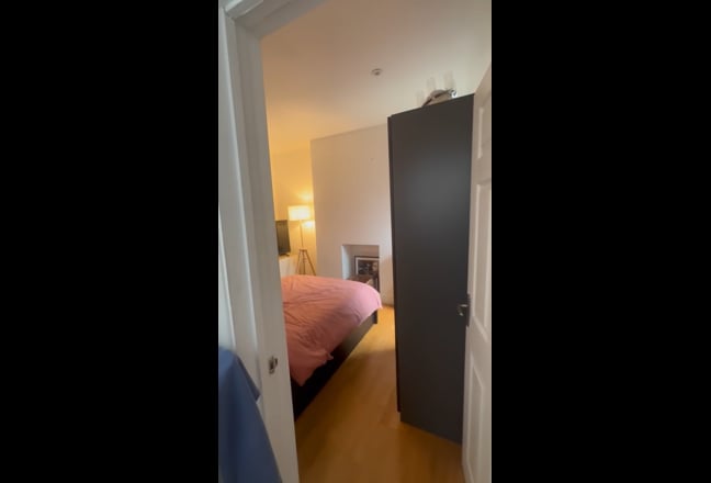 Chiswick Dbl Room available in 2 bed flat Main Photo