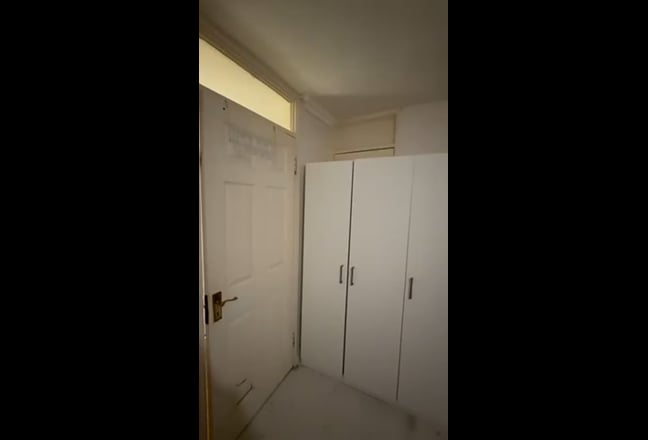 Specious Room Available At Custom House/Canning To Main Photo