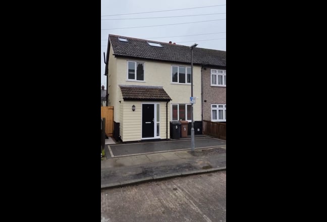 Single and Double En Suite Furnished Rooms  Main Photo