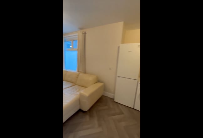  Double Bedroom in Newly Renovated Flat. Main Photo