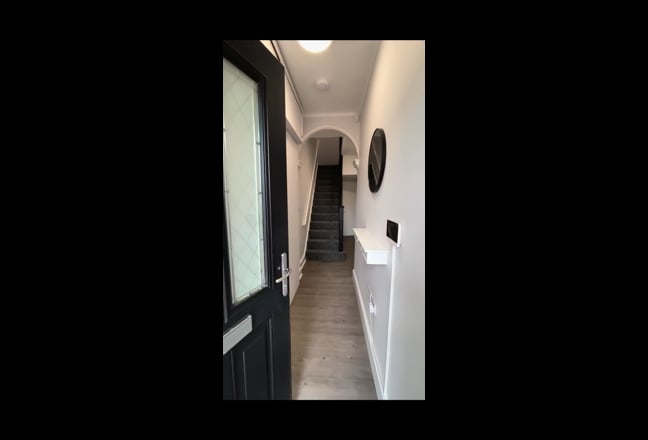 Looking for a female flatmate 🌷💛 double room! Main Photo