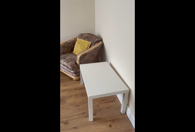 Bills incl &pound;875 for  a D/RM 2 min walk to station Main Photo