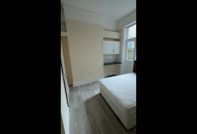 Large Studio with Private Garden. Highgate/Archway Main Photo