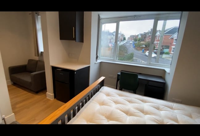 🔥Contemporary Comfort - En-Suites - Gwynne Road🔥 Main Photo