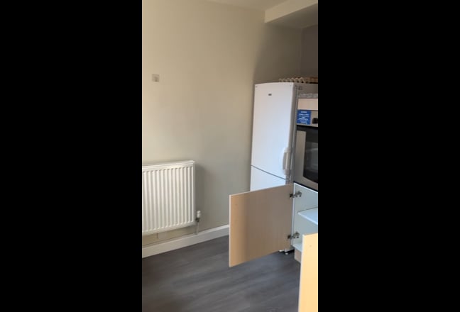 &pound;330–345 Studio near QMUL | Bills inc | Feb move-i Main Photo