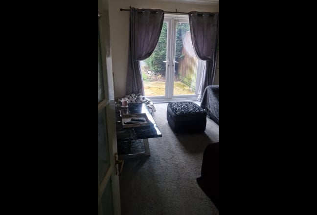 Double room for rent built in wardrobe good clean  Main Photo