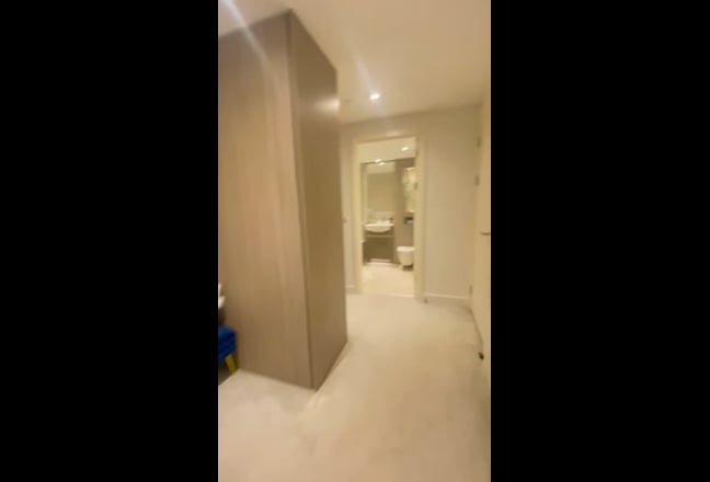 Double Room [Ensuite] Riverside flat - 2br Main Photo