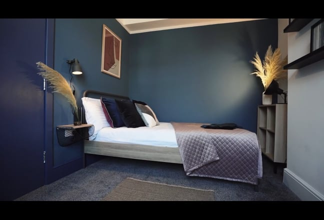 Bright Stylish Double Room - bills Inc. Main Photo