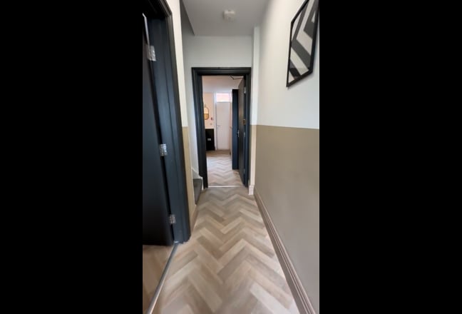 Stylish Double Room - 1 Week Rent Free! Main Photo