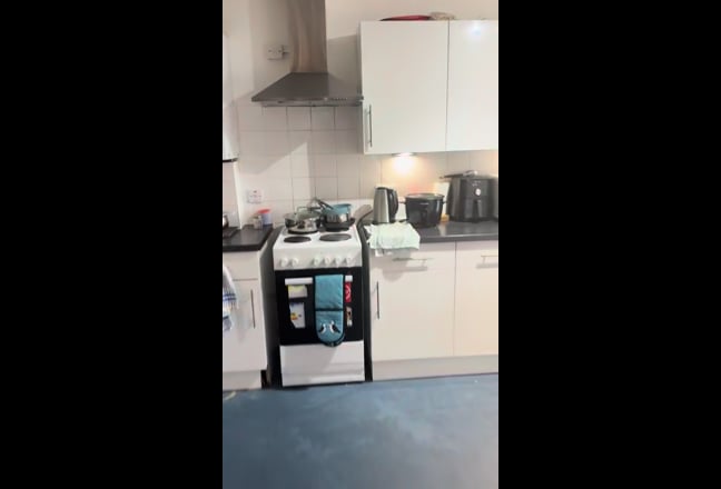 Female Student Flat Share - Available NOW! Main Photo