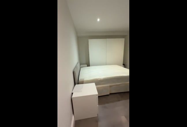 En-suite Master bedroom,With large storage Main Photo