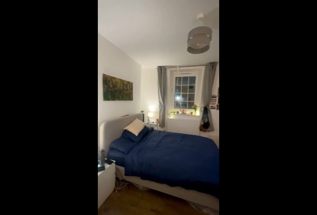 Large Double room | 2 mins to DLR and Overground Main Photo