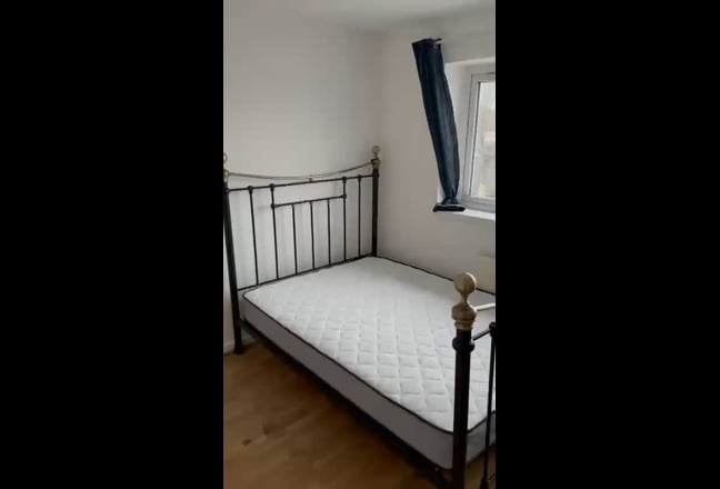 Double bedroom available  Main Photo