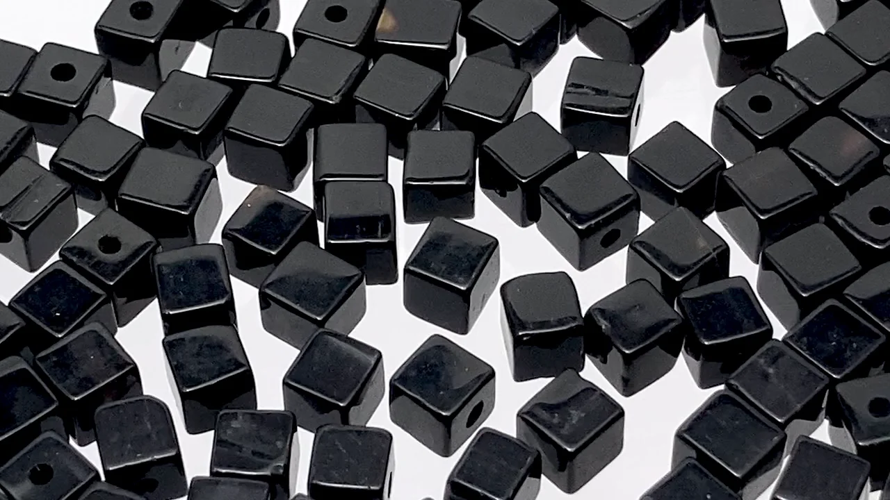 オニキス キューブ6×6×6mm 【片穴】 4個 - 天然石ビーズ