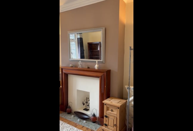 Ground floor garden facing bright double room Main Photo