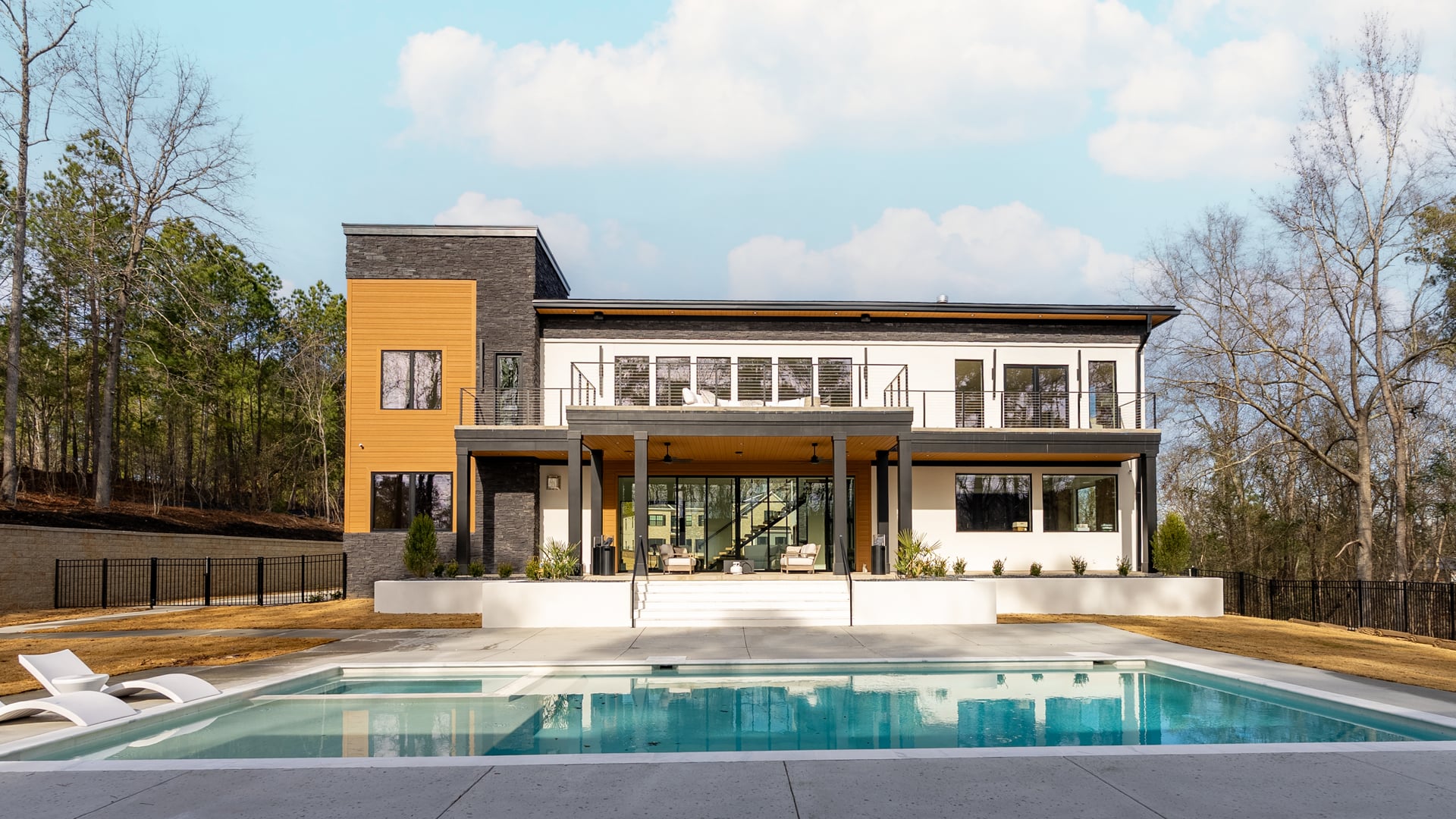 Holly Ridge Outside Features