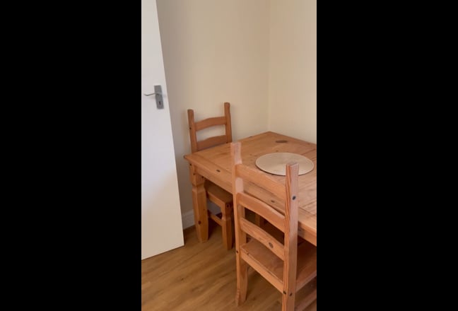 Stunning very large double bedroom  near Gatwick Main Photo